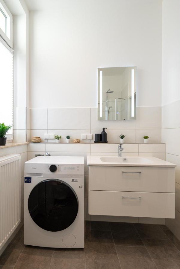 Apartment Maremar - Design - Luxus Boxspringbett - Zentral - Kueche - Arbeitsplatz - Highspeed Wlan Gera