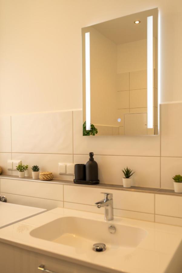 Maremar - Design - Luxus Boxspringbett - Zentral - Kueche - Arbeitsplatz - Highspeed Wlan *